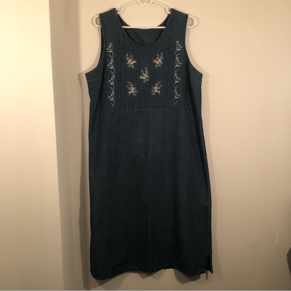 Naqui New York sleeveless midi Jean dress w floral detail